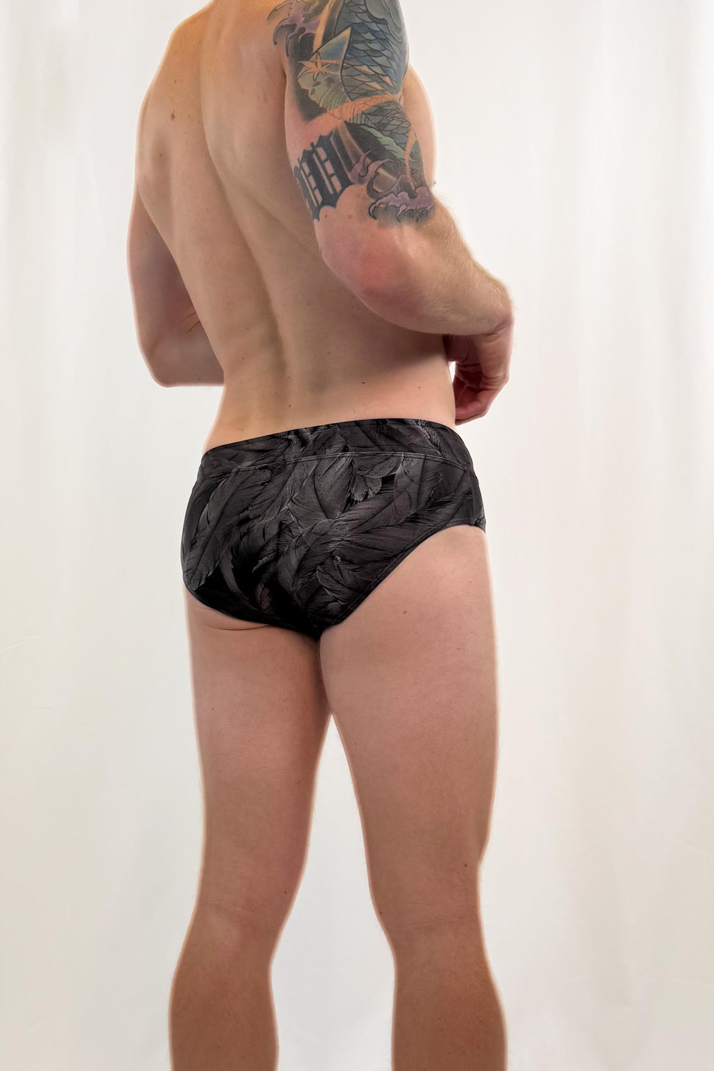Fuego Hipster - Grey Feathers
